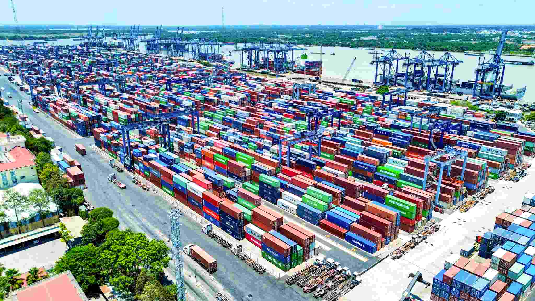 Cai-Lat-Port-in-Ho-chi-minh-the busiest-vietnam-shipping-ports